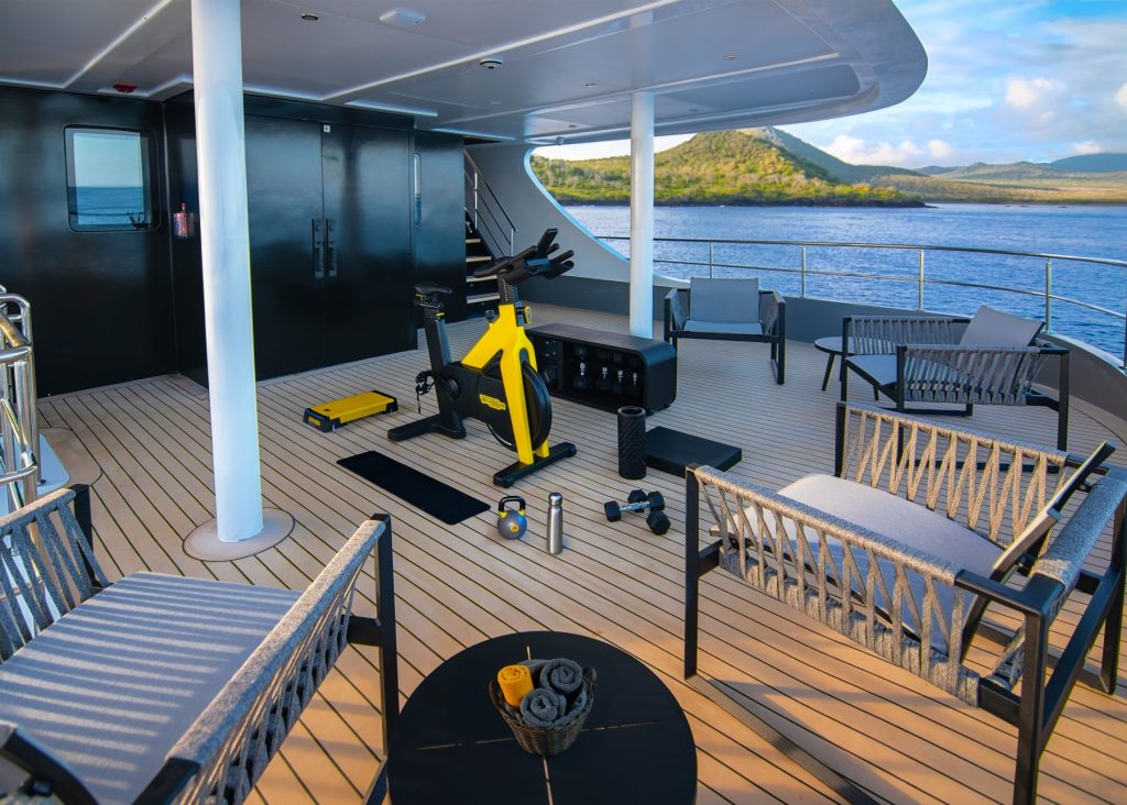 Galpagos-luxury-superyacht-tribute