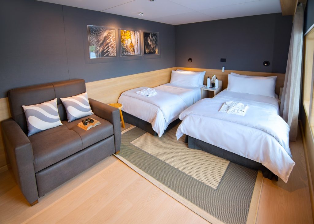 Galpagos-luxury-superyacht-tribute