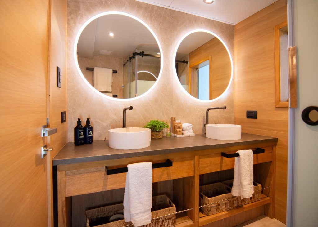 Galpagos-luxury-superyacht-tribute