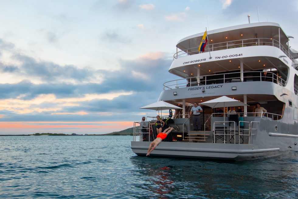 escapades-Galpagos-luxury-superyacht-tribute